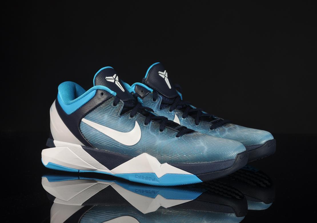 Exclusive Nike Zoom Kobe VII Shark — 3.5 — Front View