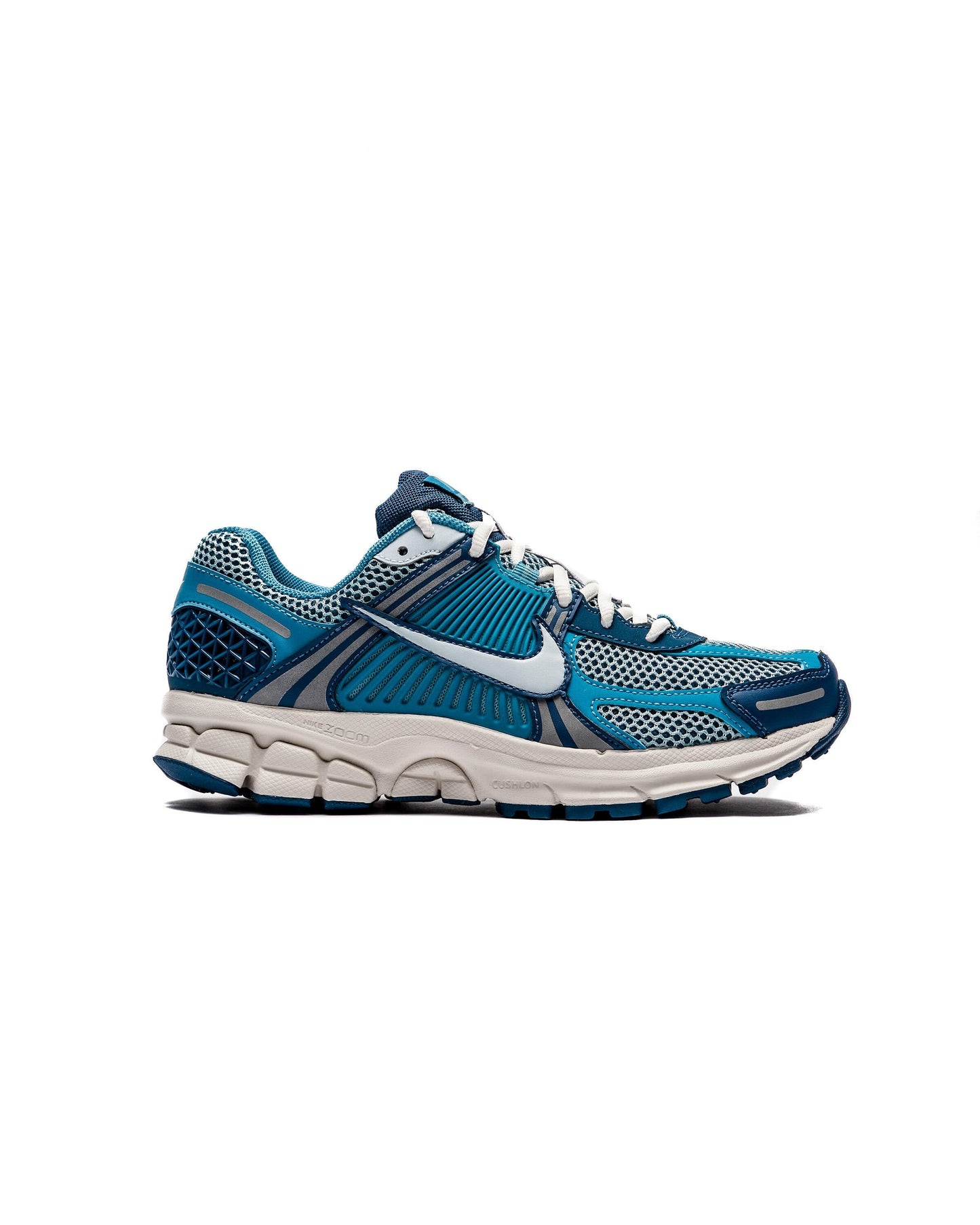 Exclusive Nike ZOOM VOMERO 5 — 3 — Front View