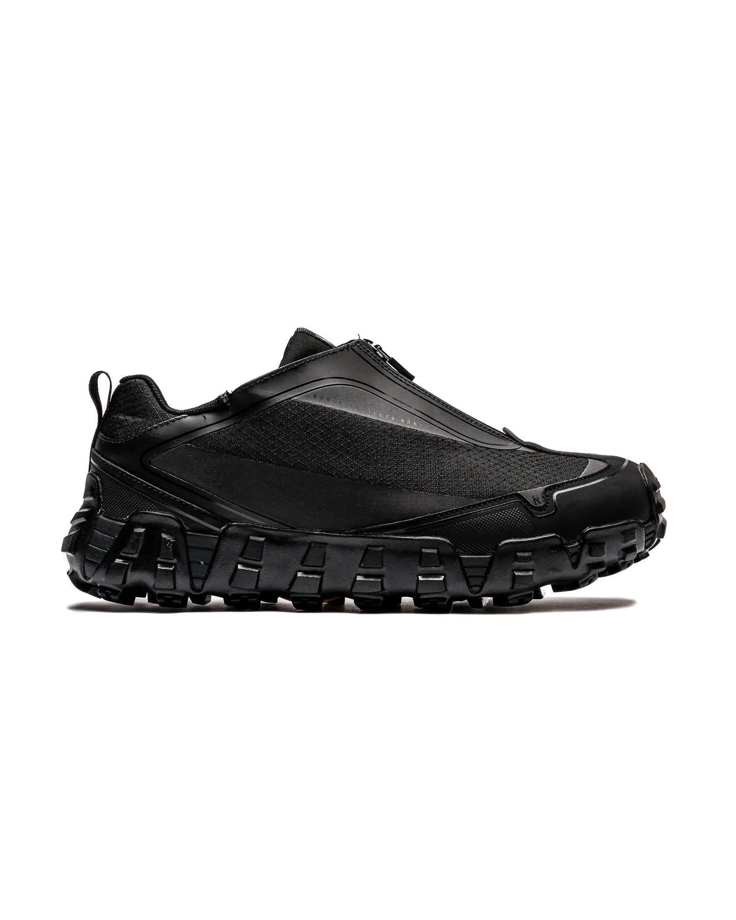 Exclusive Norse Projects Zip Up Runner V04 — 6.5 — Front View