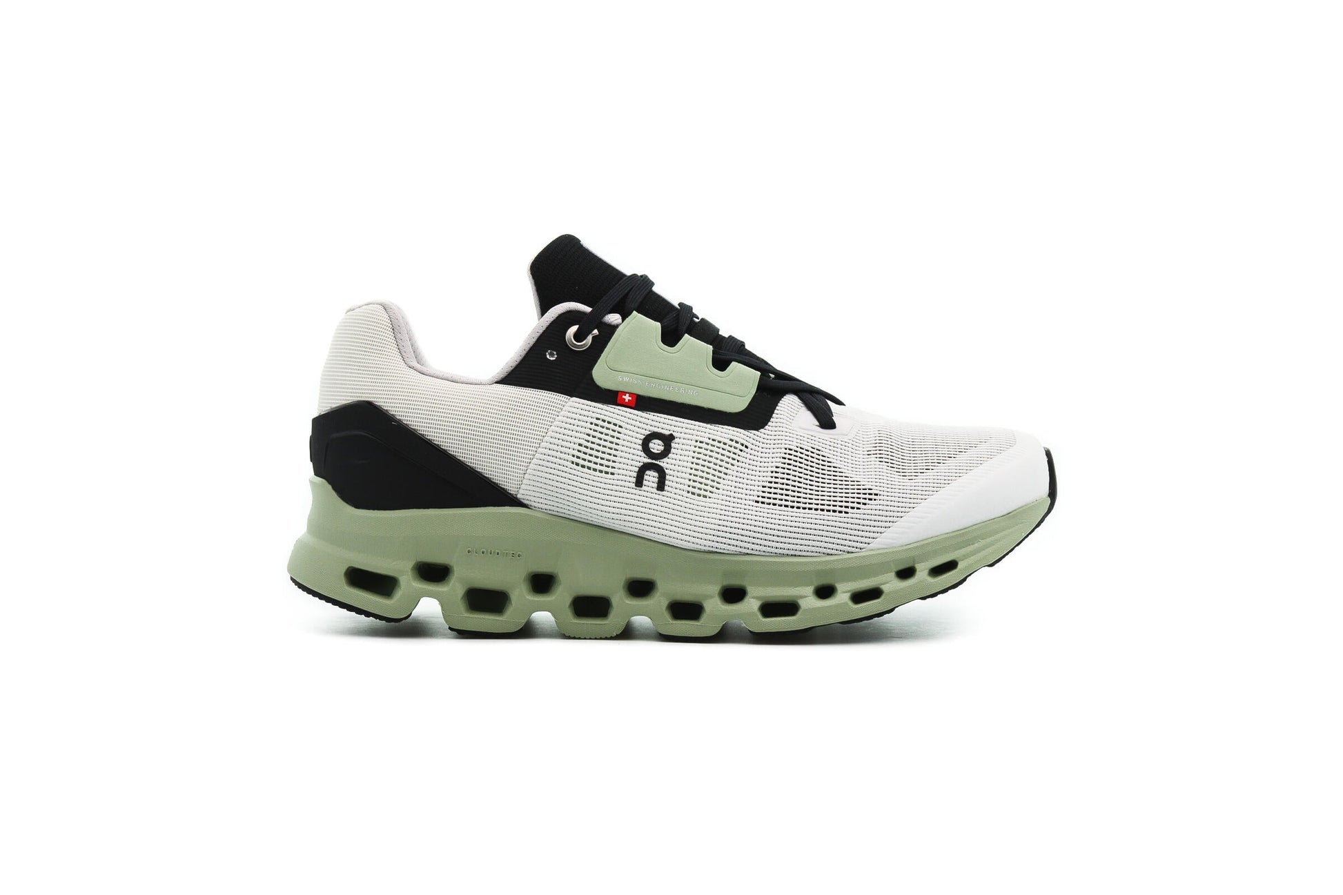 Exclusive ON Running CLOUDSTRATUS — 7 — Front View