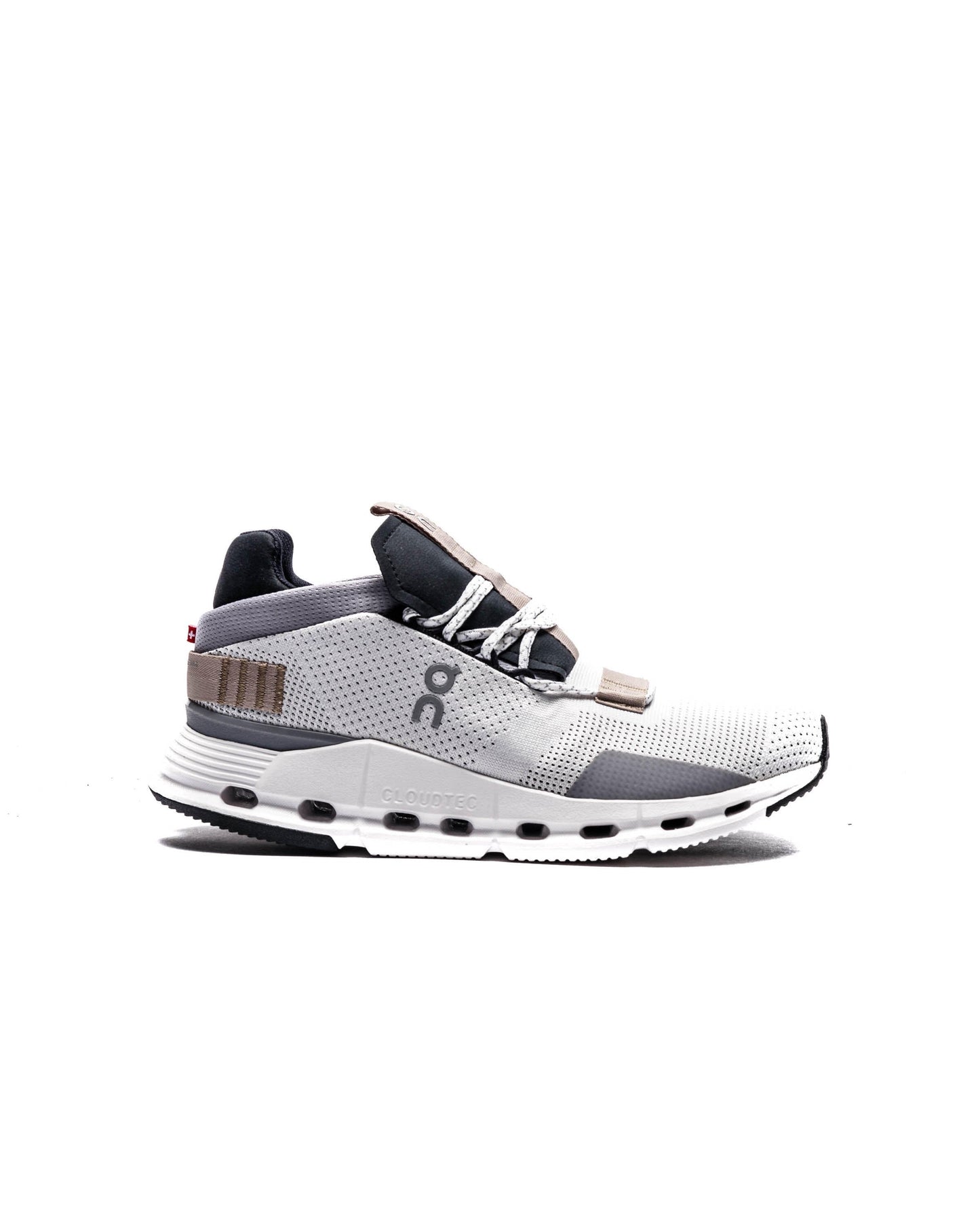 Exclusive ON Running Wmns Cloudnova — 5 — Front View