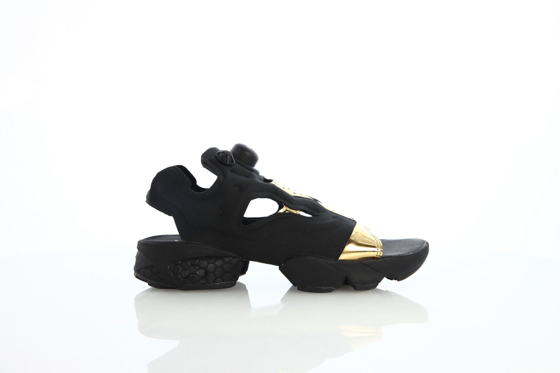 Exclusive Reebok Instapump Fury W Sand "Goldmet" — 5 — Front View
