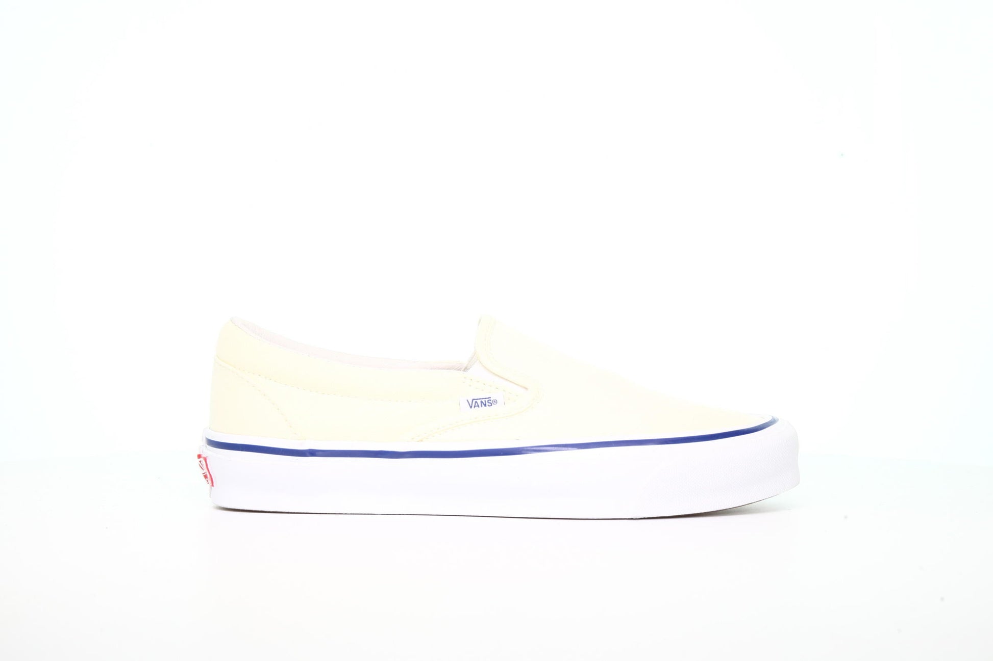 Exclusive Vans OG Classic Slip-On LX "Classic White" — 3.5 — Front View