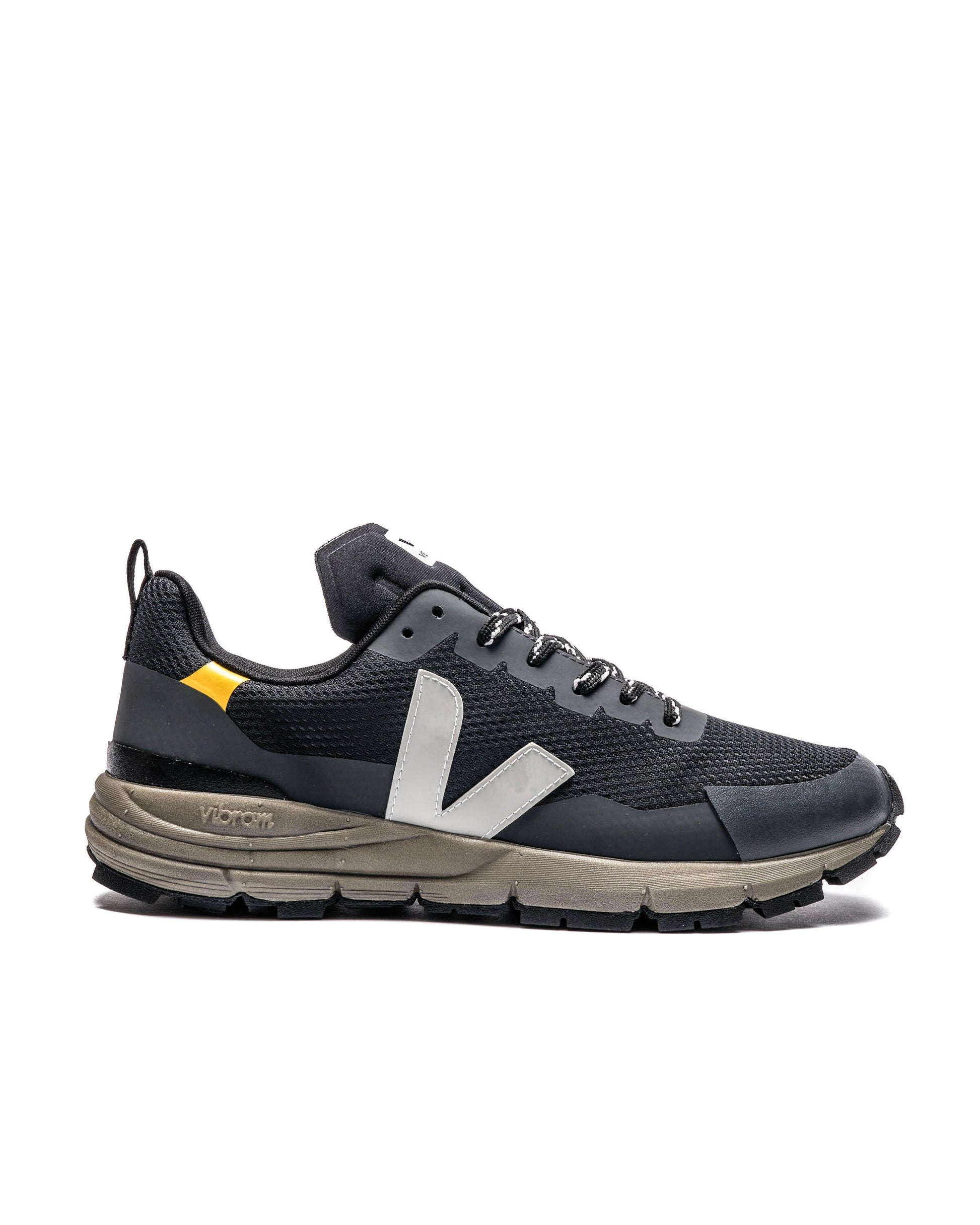Exclusive Veja Dekkan — 4 — Front View
