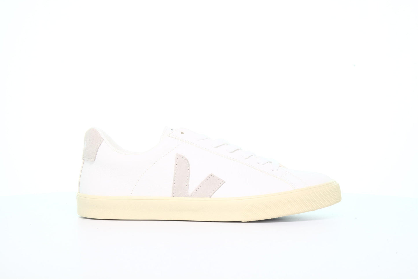 Exclusive Veja Esplar-Logo "Natural" — 7 — Front View