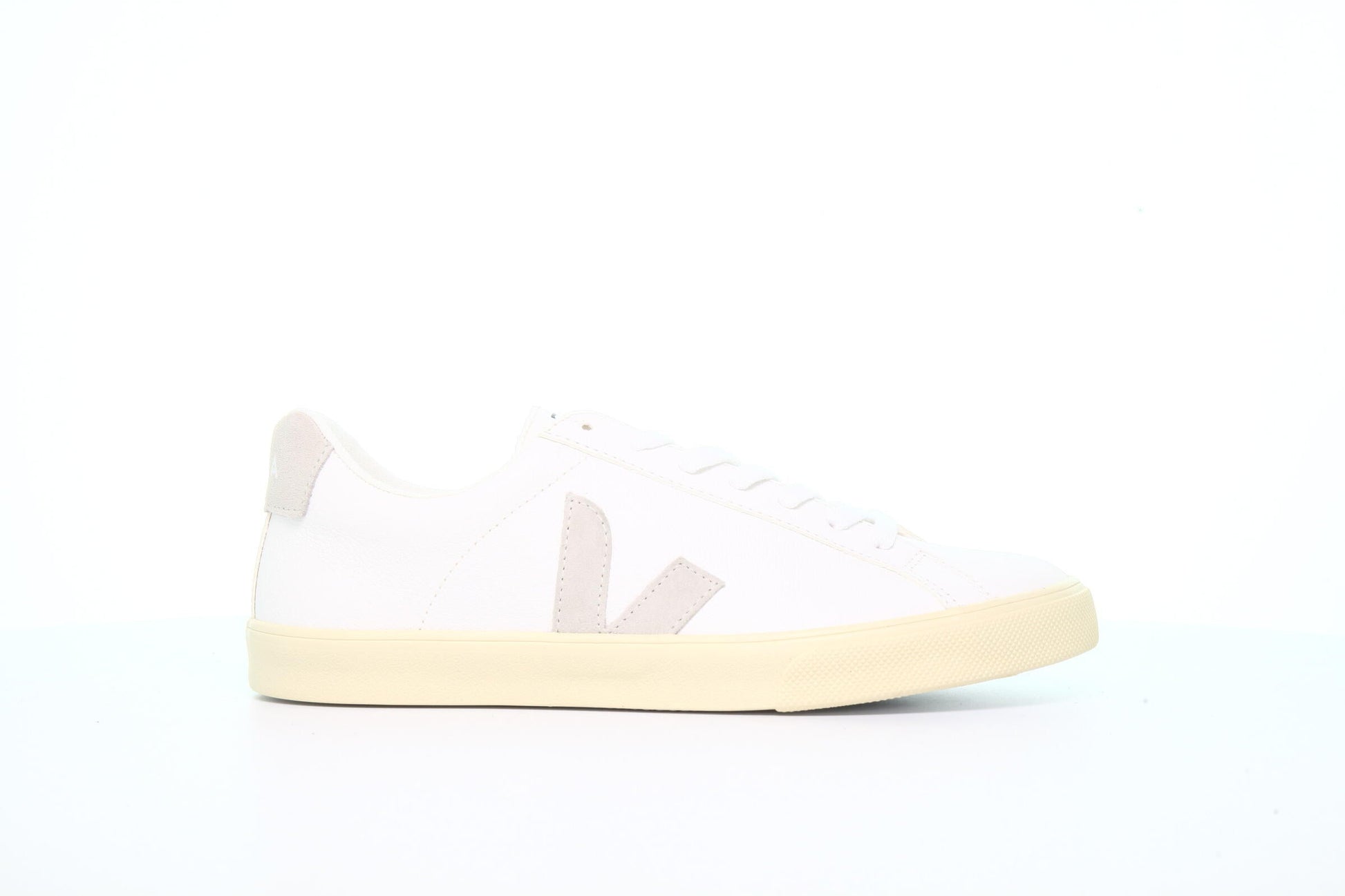 Exclusive Veja Esplar-Logo "Natural" — 7 — Front View