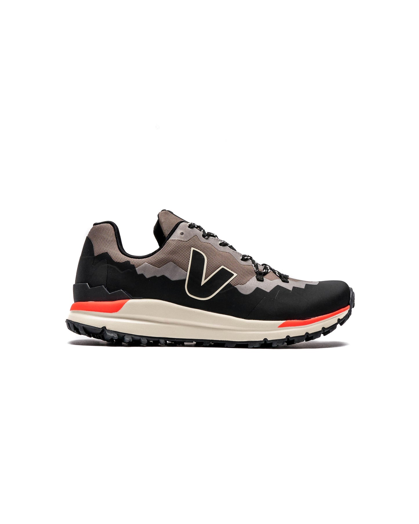 Exclusive Veja Fitz Roy — 7 — Front View
