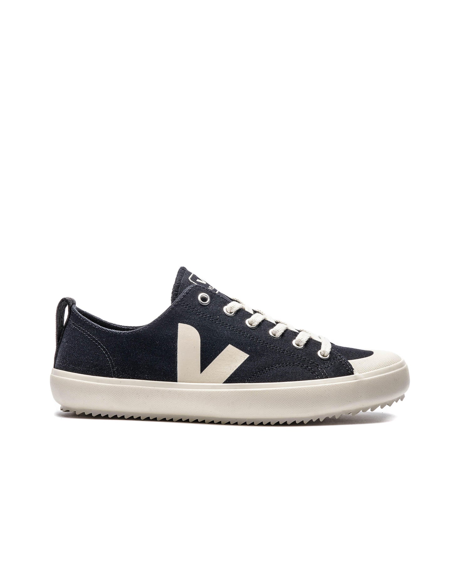 Exclusive Veja NOVA — 8 — Front View