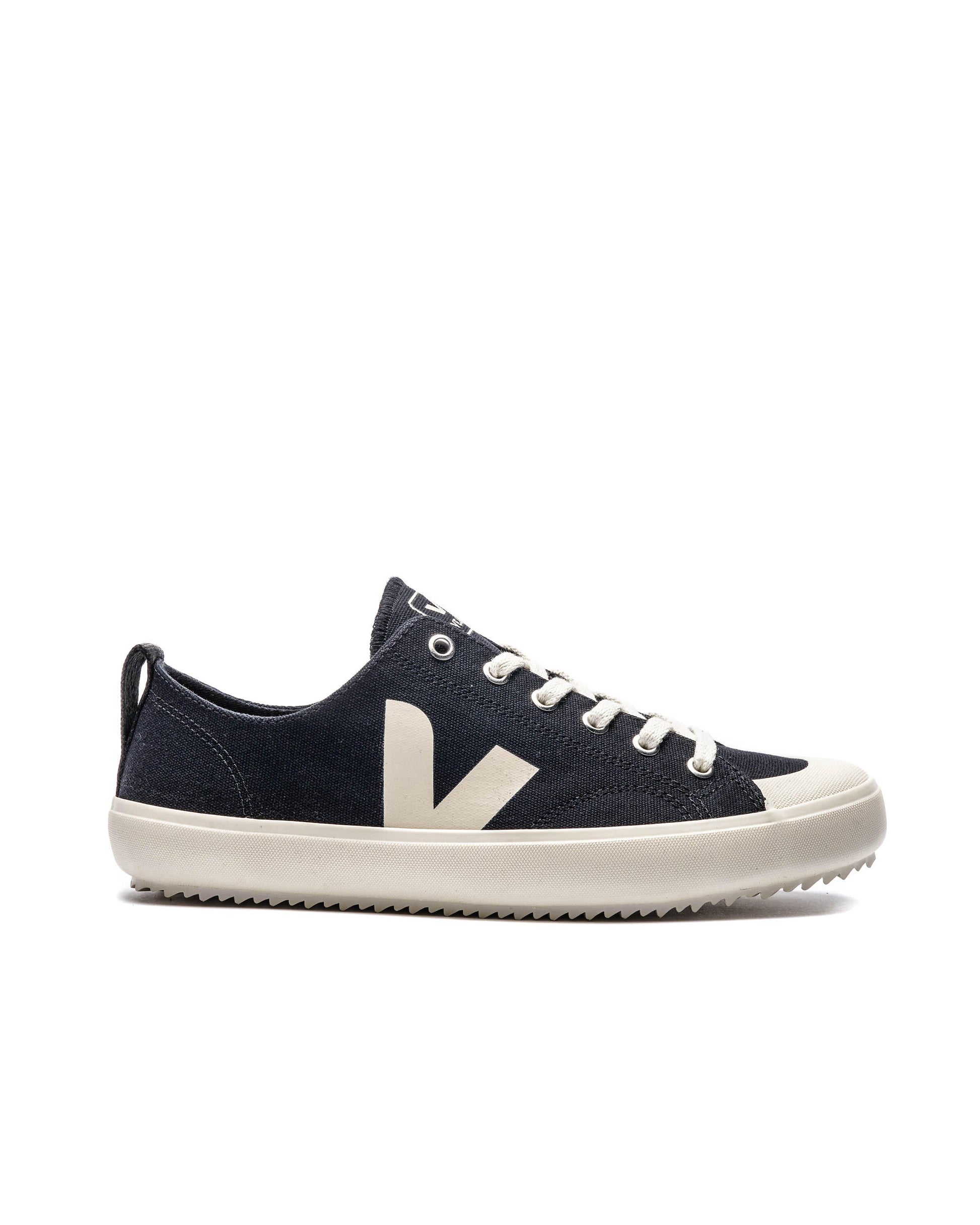 Exclusive Veja NOVA — 8 — Front View
