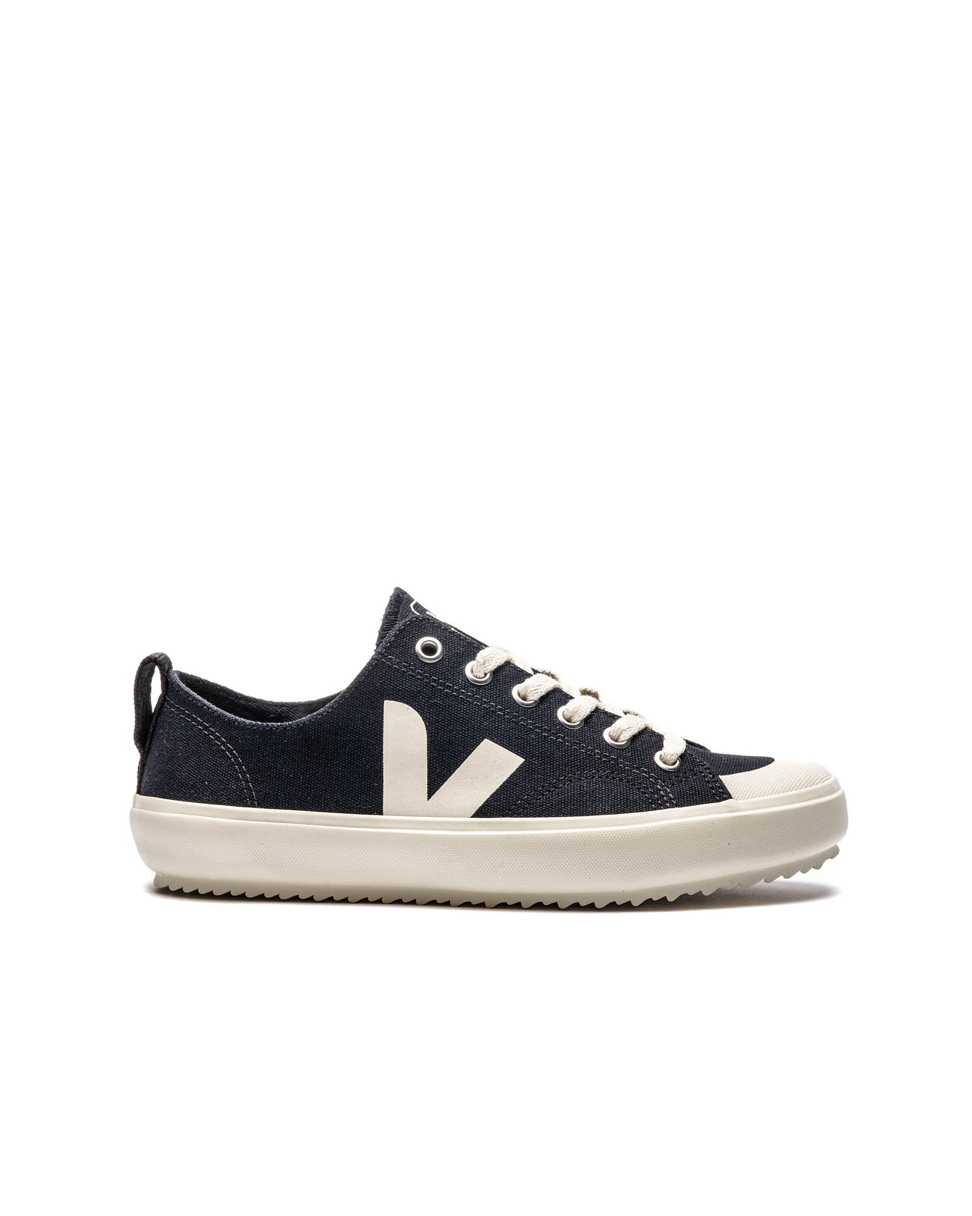 Exclusive Veja NOVA — 4 — Front View