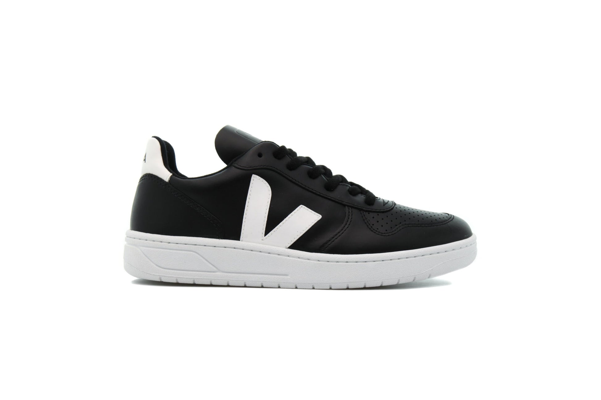 Exclusive Veja V-10 "BLACK WHITE" — 4 — Front View