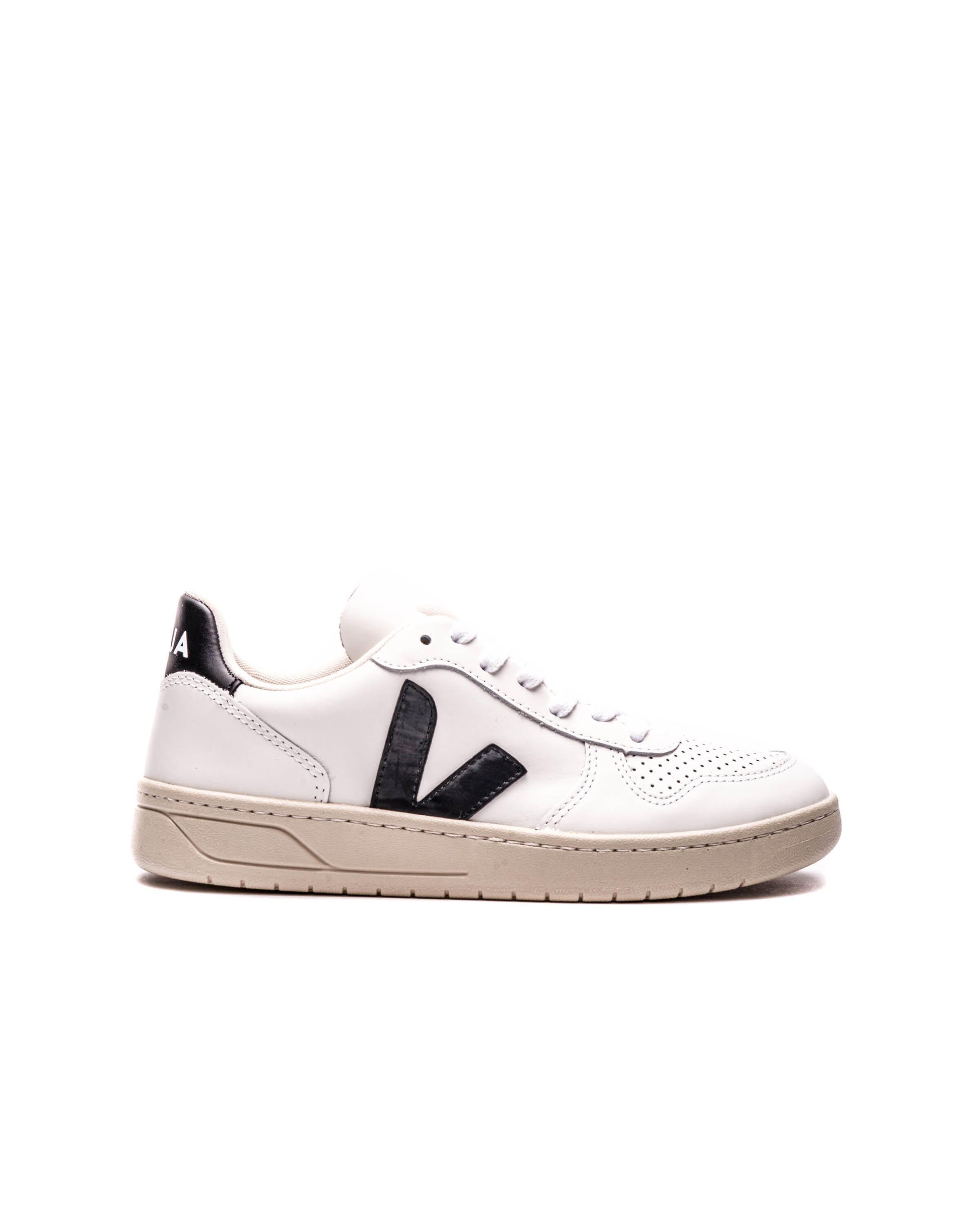 Exclusive Veja V-10 — 4 — Front View