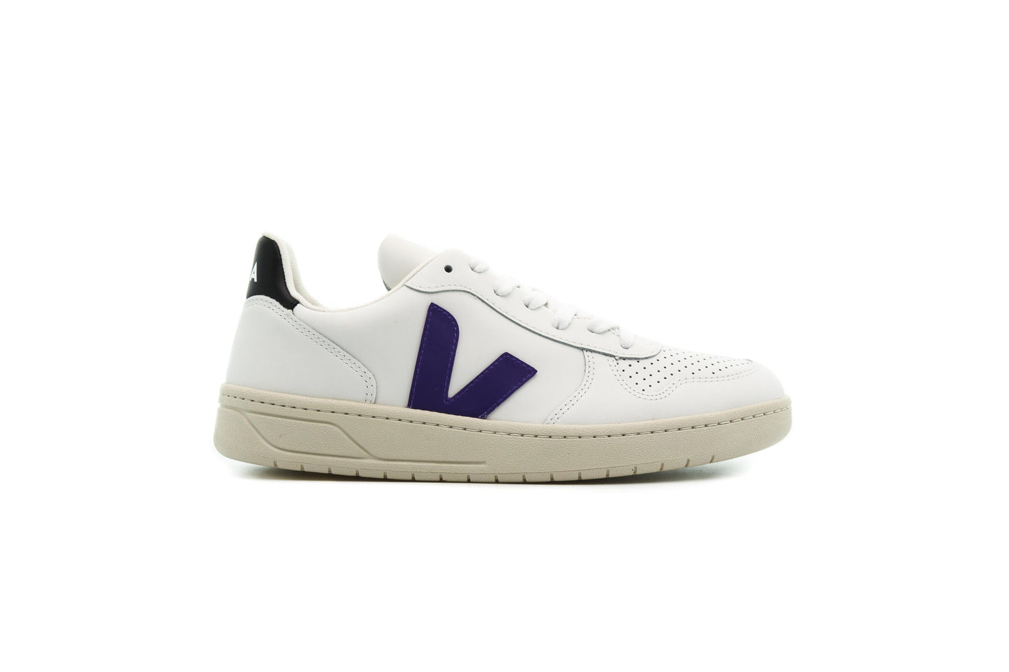 Exclusive Veja V-10 — 4 — Front View