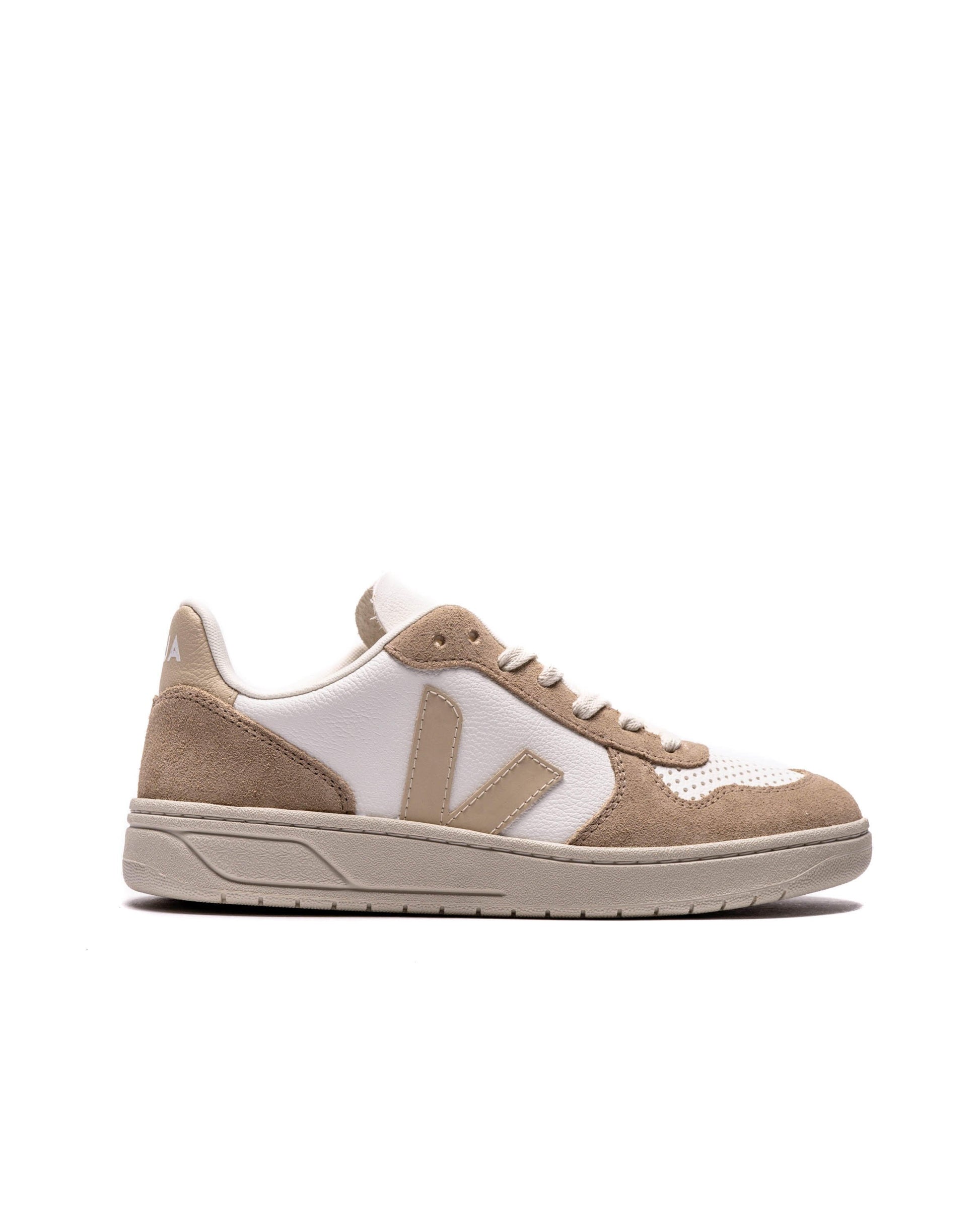 Exclusive Veja V-10 — 4 — Front View