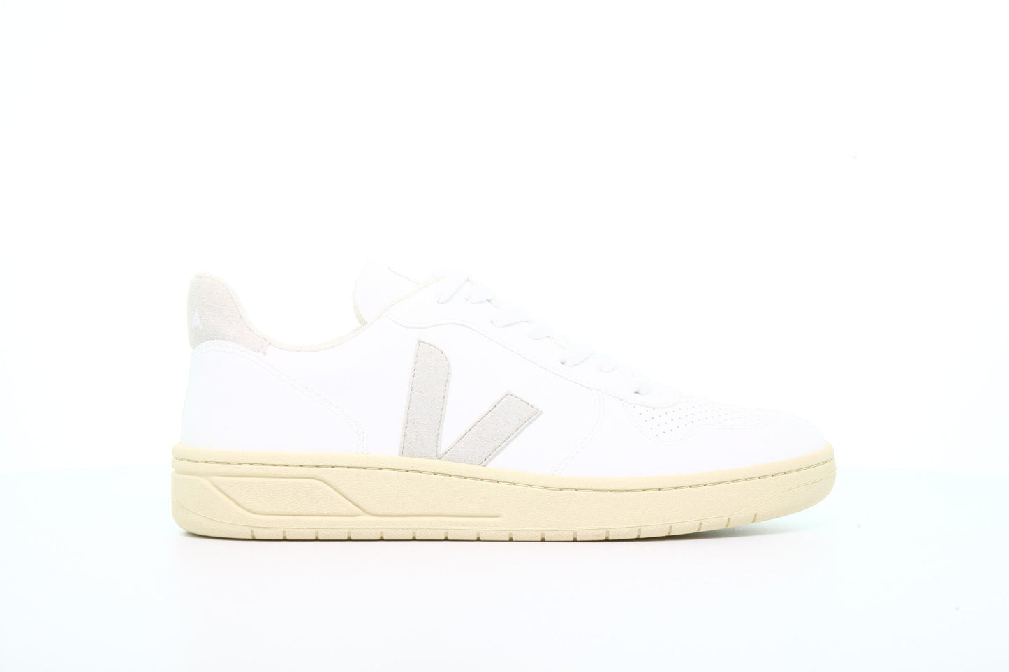 Exclusive Veja V-10 "Natural White" — 4 — Front View