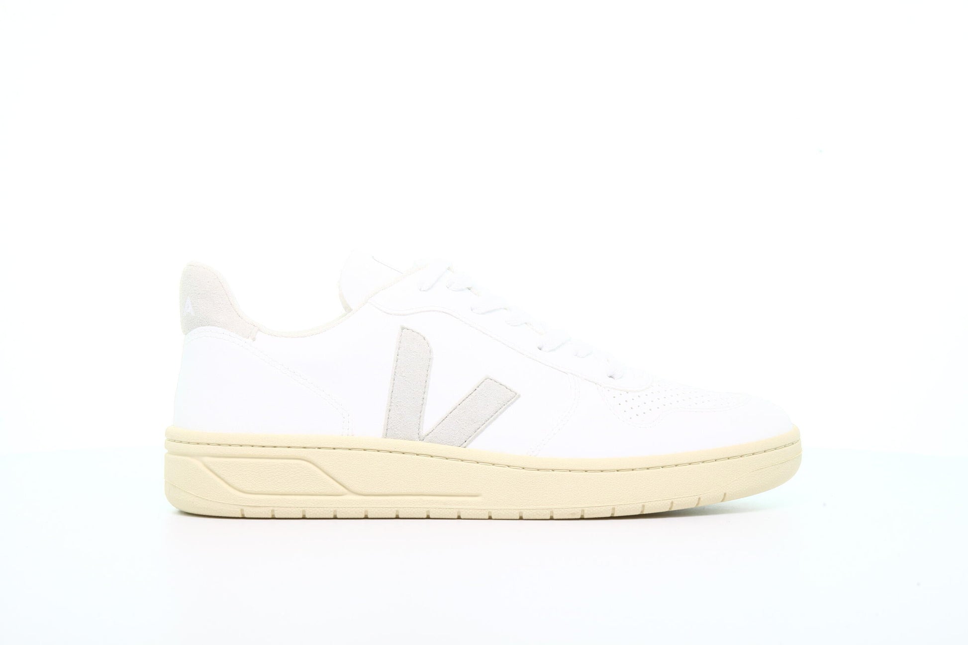 Exclusive Veja V-10 "Natural White" — 4 — Front View