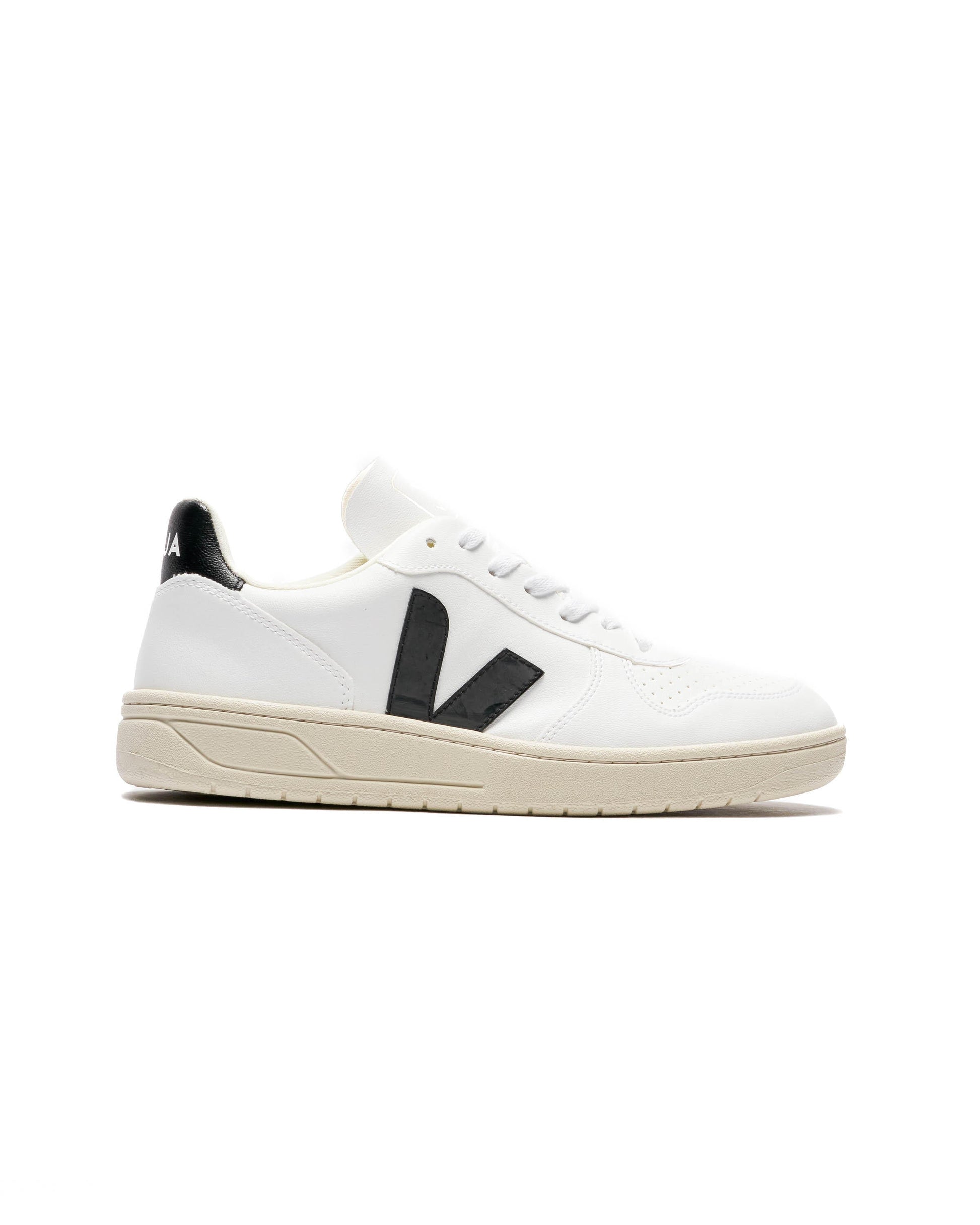 Exclusive Veja V-10 — 4 — Front View