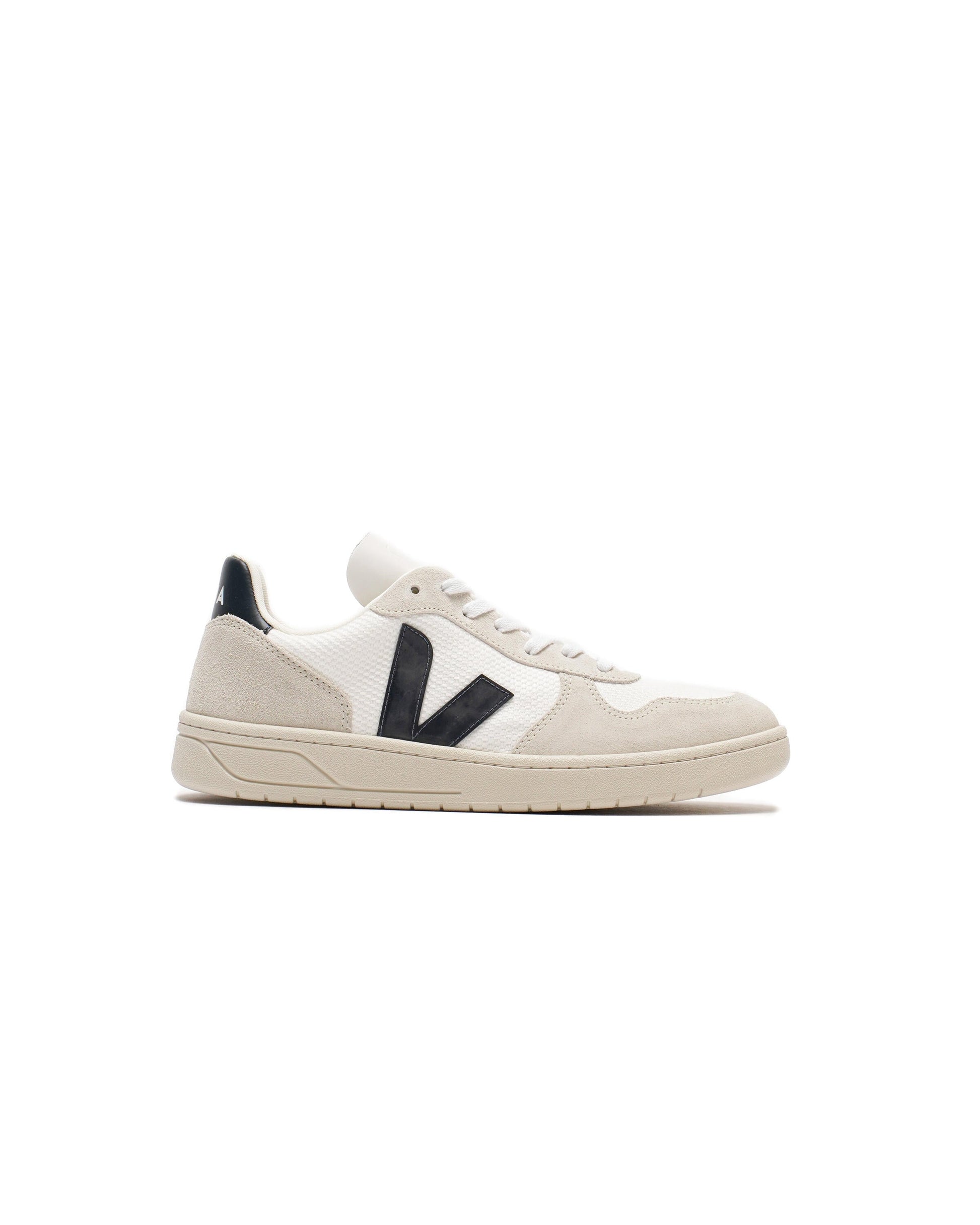 Exclusive Veja V-10 B-MESH — 4 — Front View