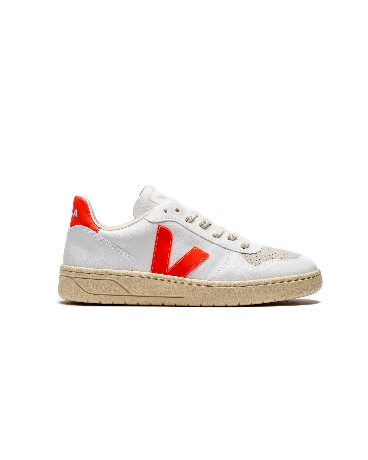 Exclusive Veja V-10 — 4 — Front View