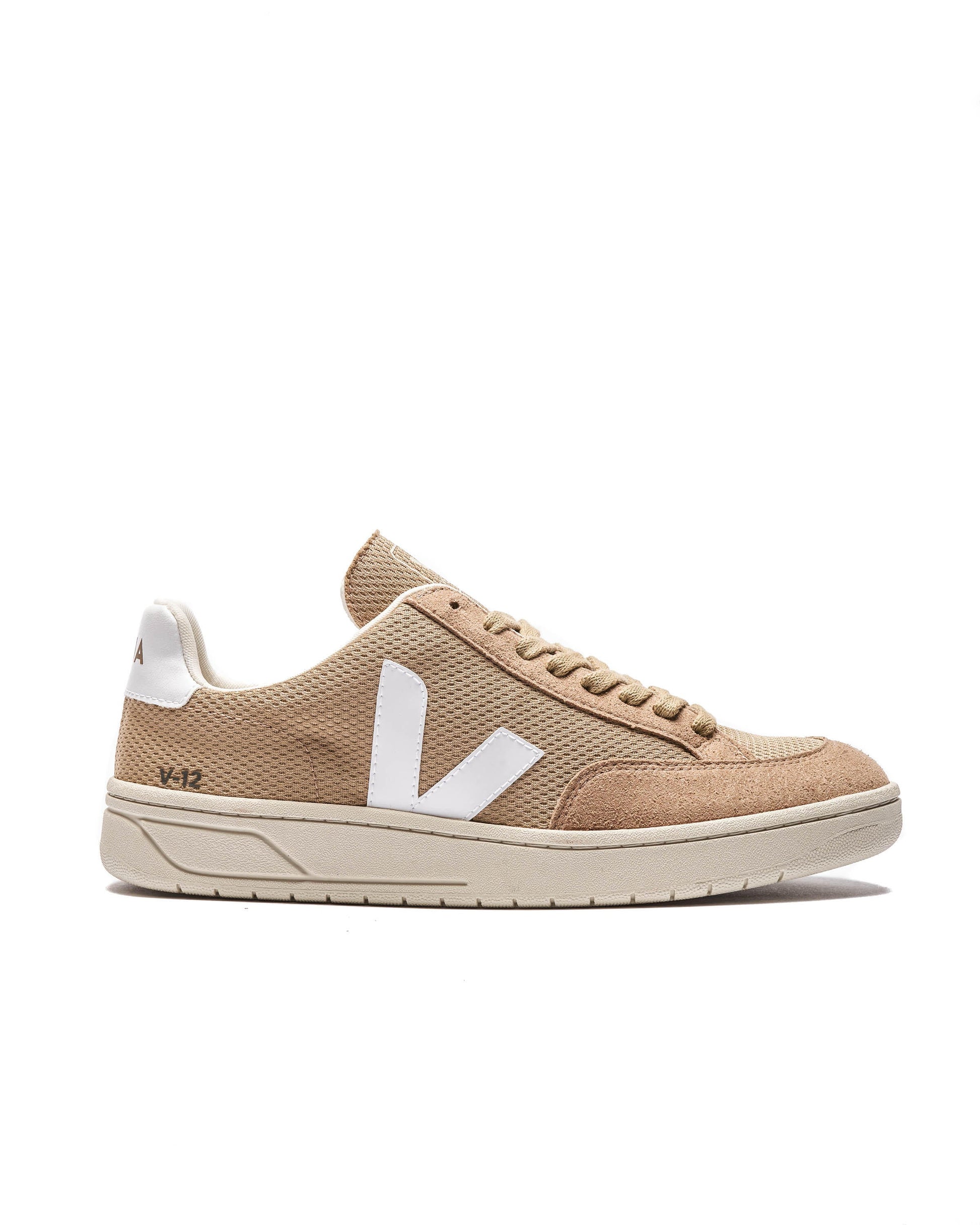 Exclusive Veja V-12 — 4 — Front View