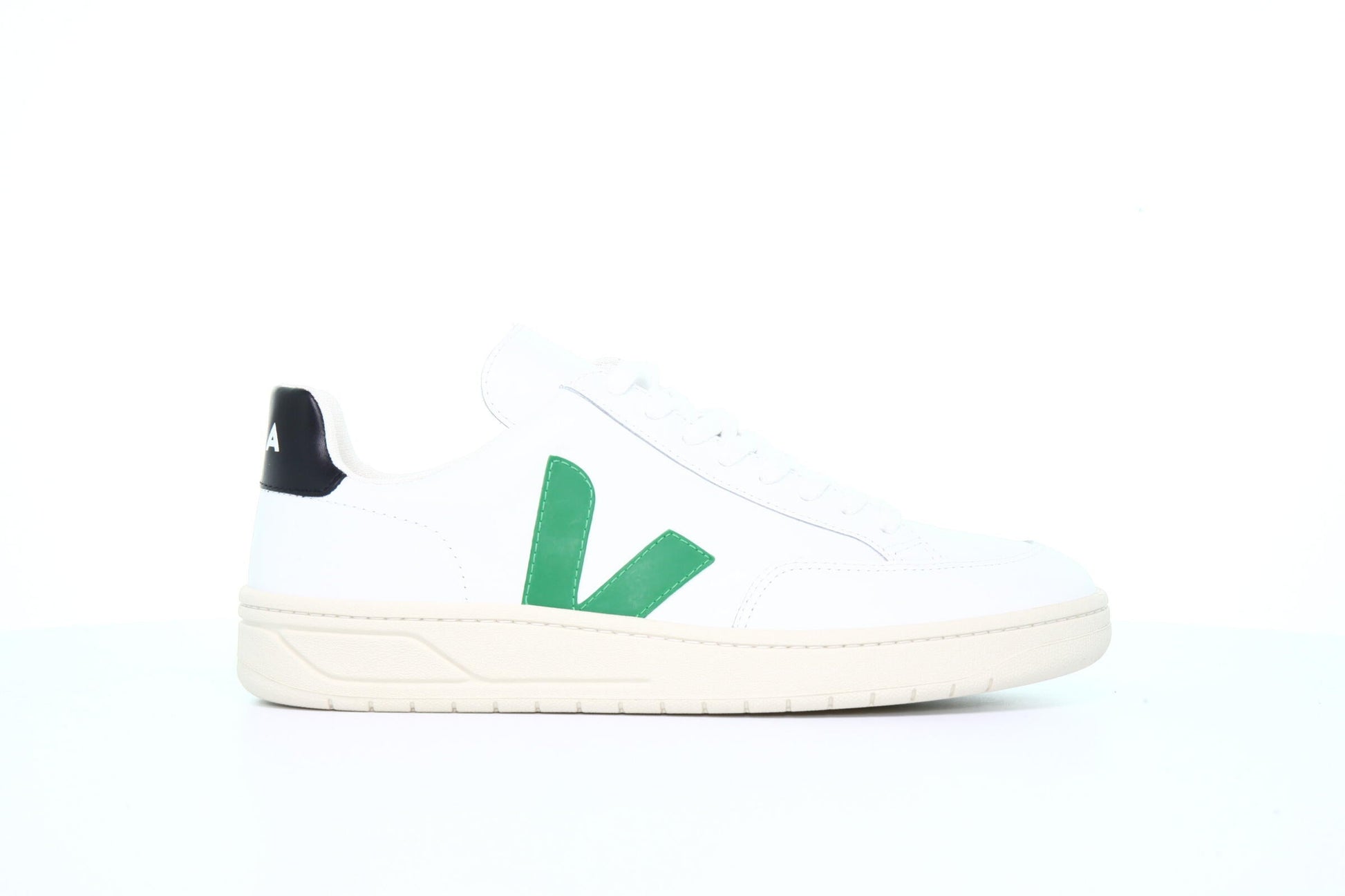 Exclusive Veja V-12 "Emeraude" — 7 — Front View