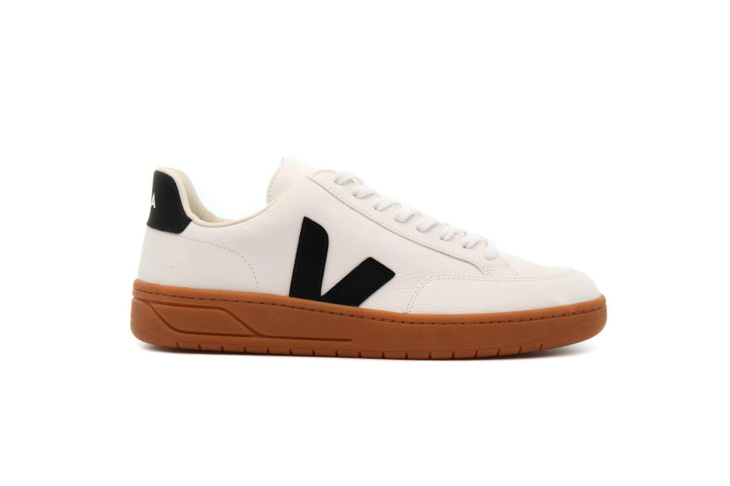 Exclusive Veja V-12 "BLACK" — 4 — Front View