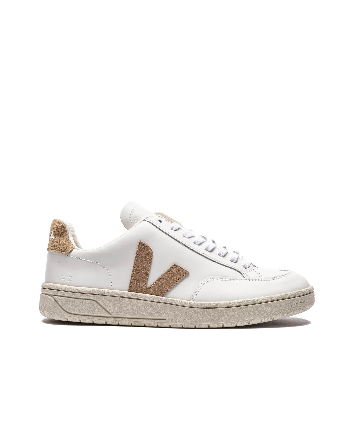 Exclusive Veja V-12 — 4 — Front View