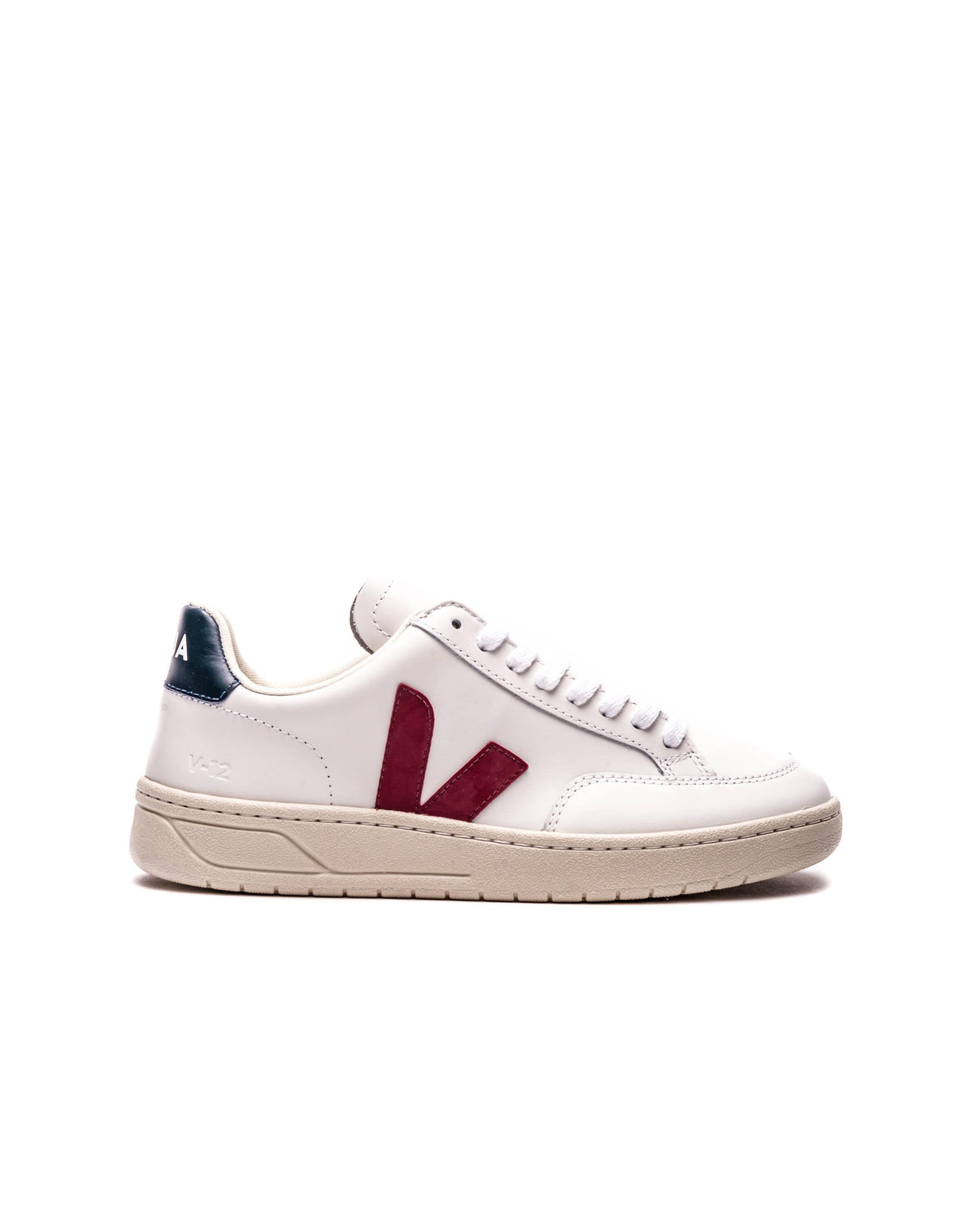 Exclusive Veja V-12 — 4 — Front View