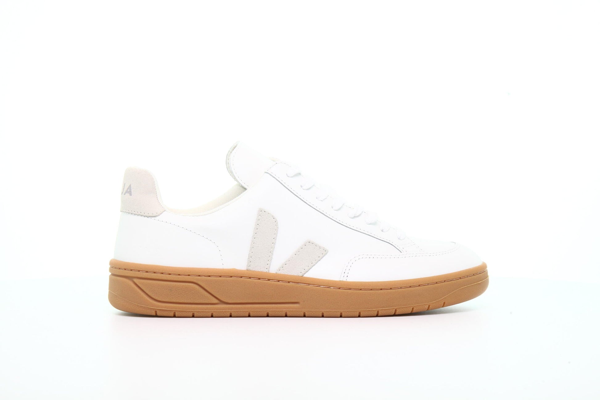 Exclusive Veja V-12 "Natural" — 7 — Front View