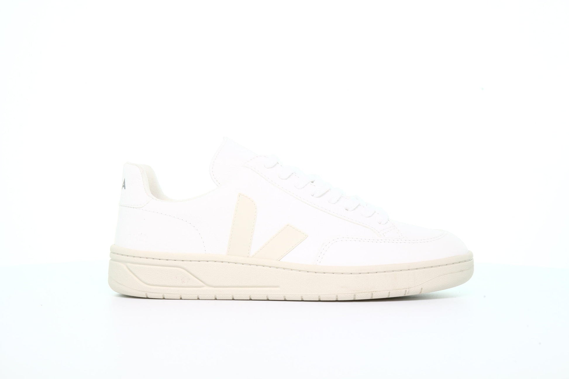 Exclusive Veja V-12 "Pierre" — 7 — Front View