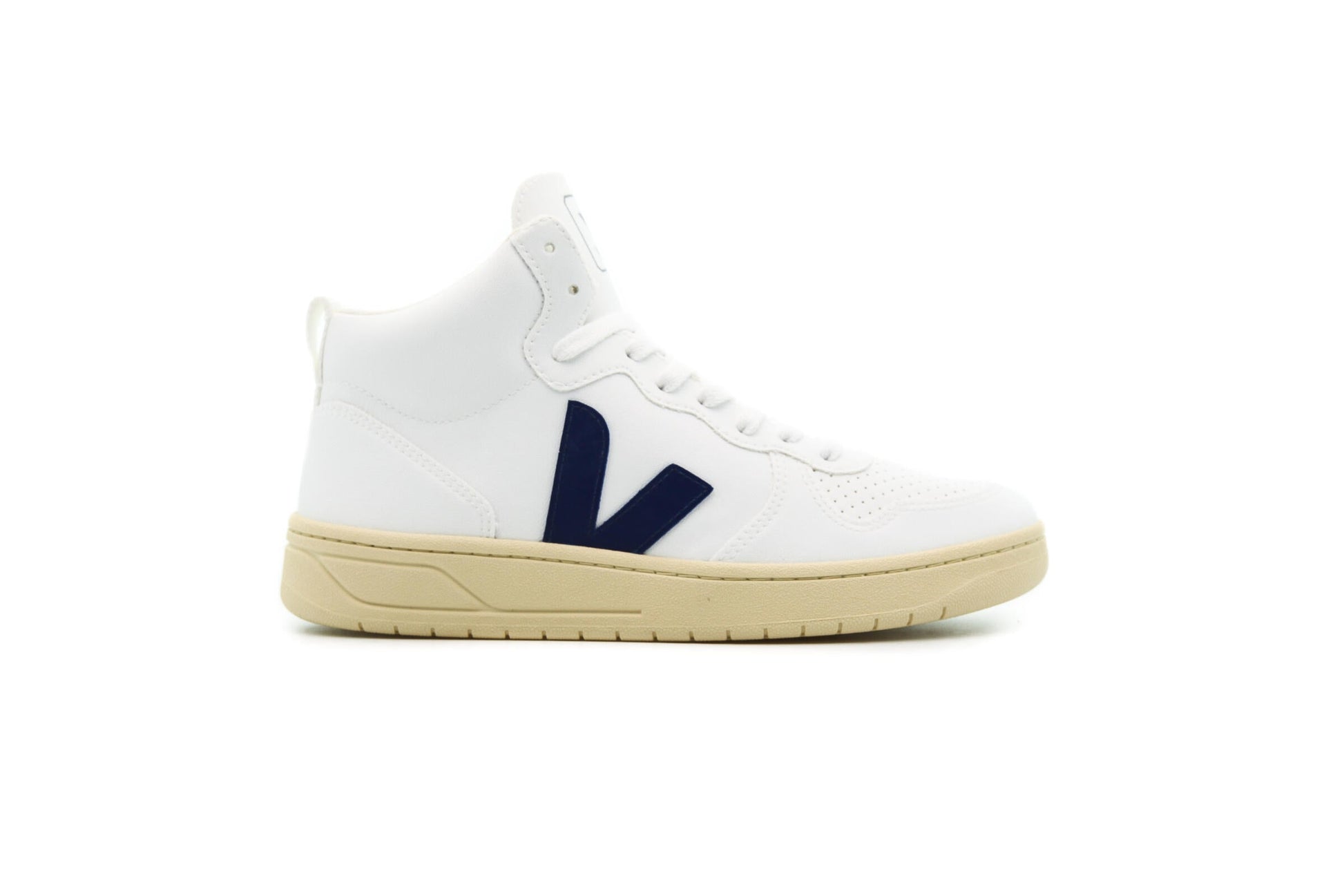 Exclusive Veja V-15 — 4 — Front View