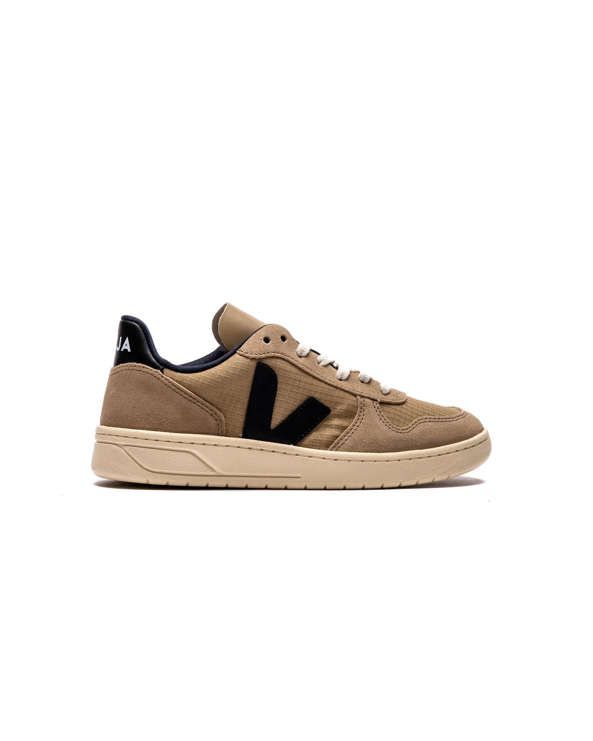Exclusive Veja WMNS V-10 — 4 — Front View