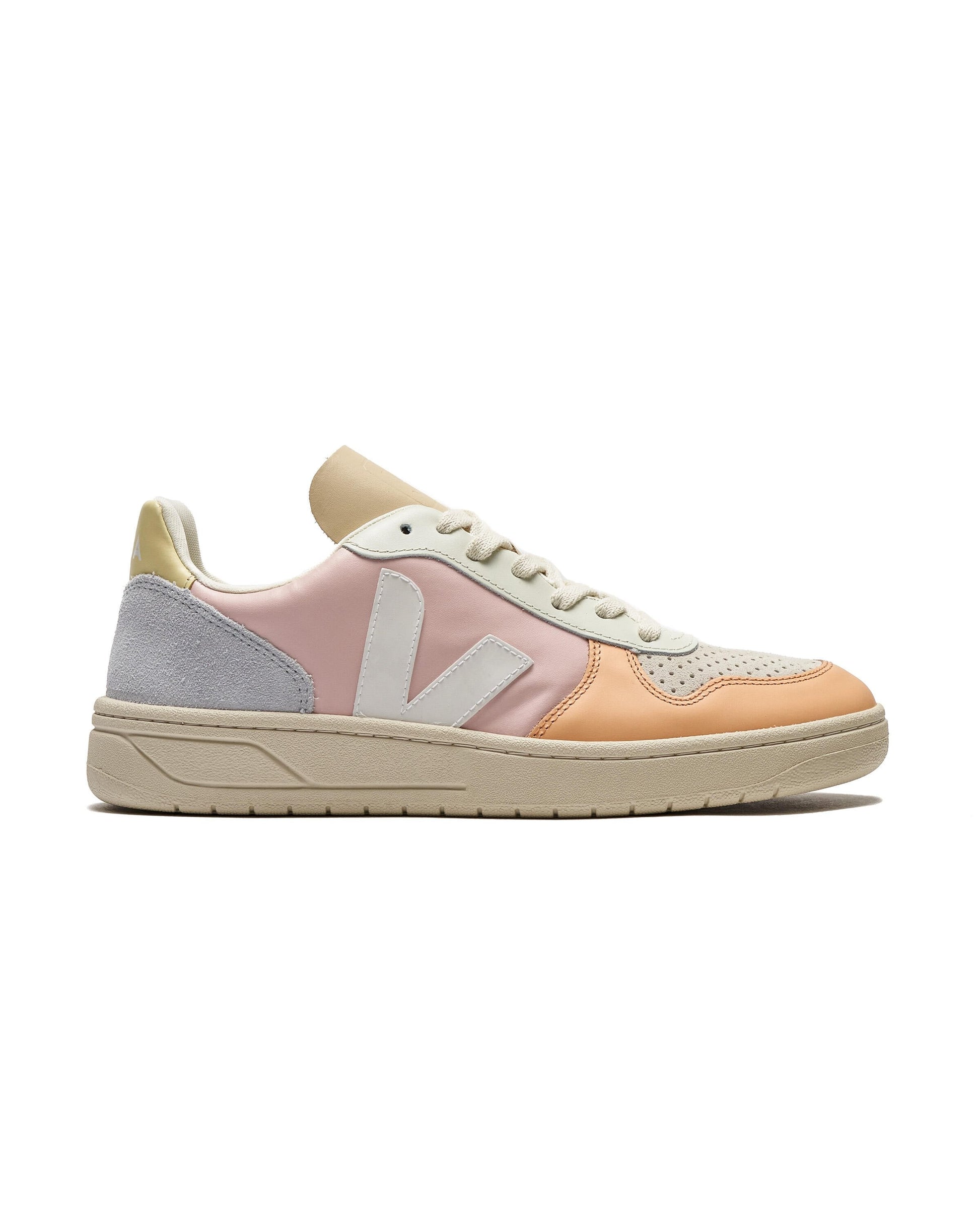 Exclusive Veja WMNS V-10 — 4 — Front View